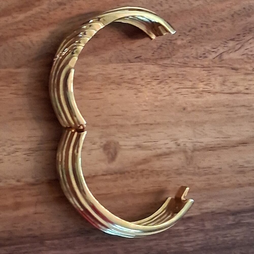 Vintage Gold-Tone Hinged Clamper Bangle Bracelet - Picture 5 of 7